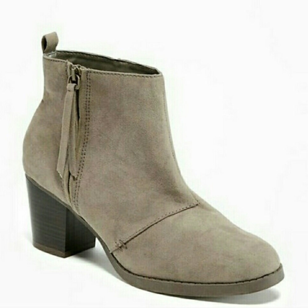 Old Navy Grey Suede Ankle Booties Size 8